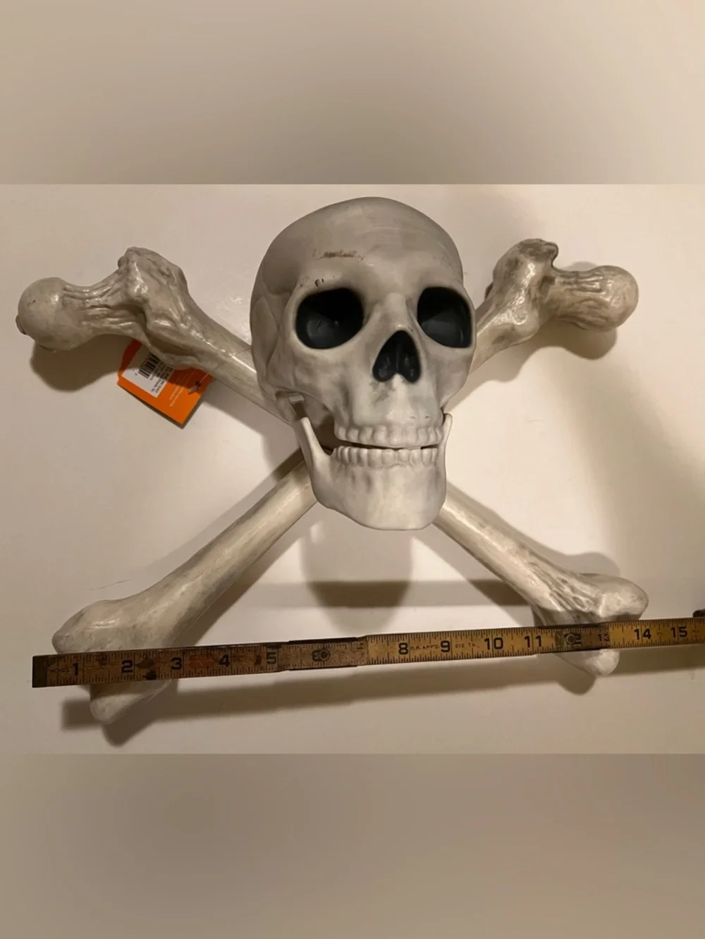 NWT TARGET SKULL & CROSSBONES WALL DECOR.